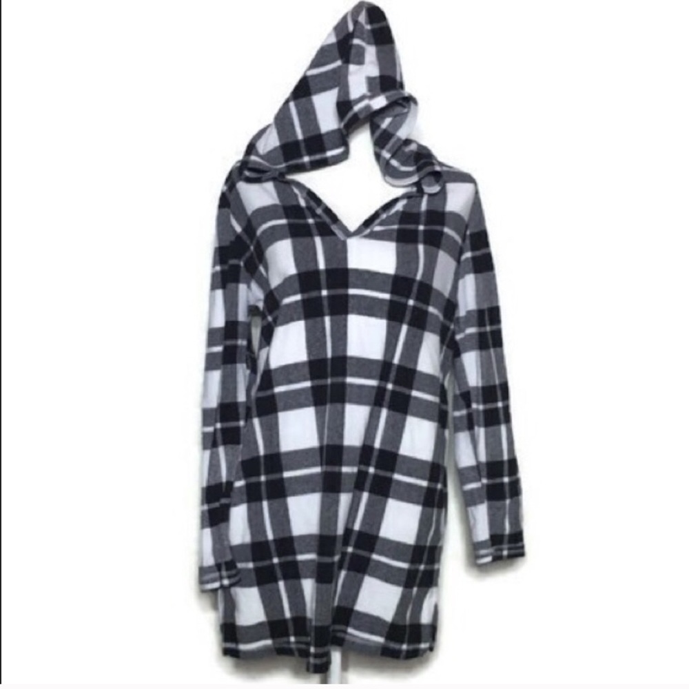 Large Xhilaration Black and White Sleepover NWOT